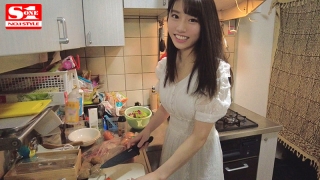 河北彩花の家事姿